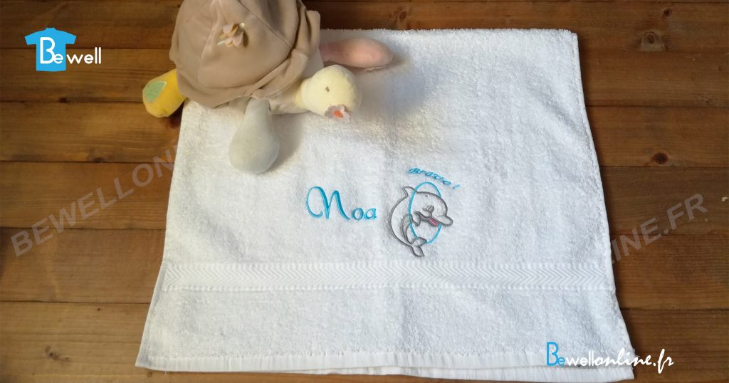 Personnalisation broderie Prénom et dauphin sur serviette bébé bewellonline